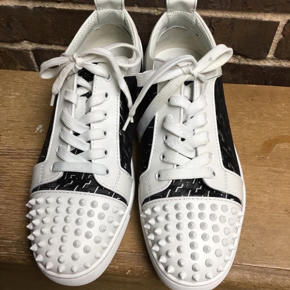 CHRISTIAN LOUBOUTIN Louis Orlato Spikes white & black low top leather sneakers 8